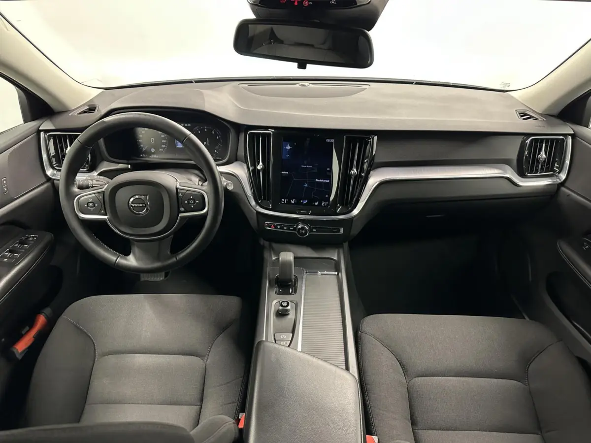 2.0 B3 Momentum Advantage TREKHAAK CARPLAY NAVI ADAPTIEF CRUISE CAMERA.