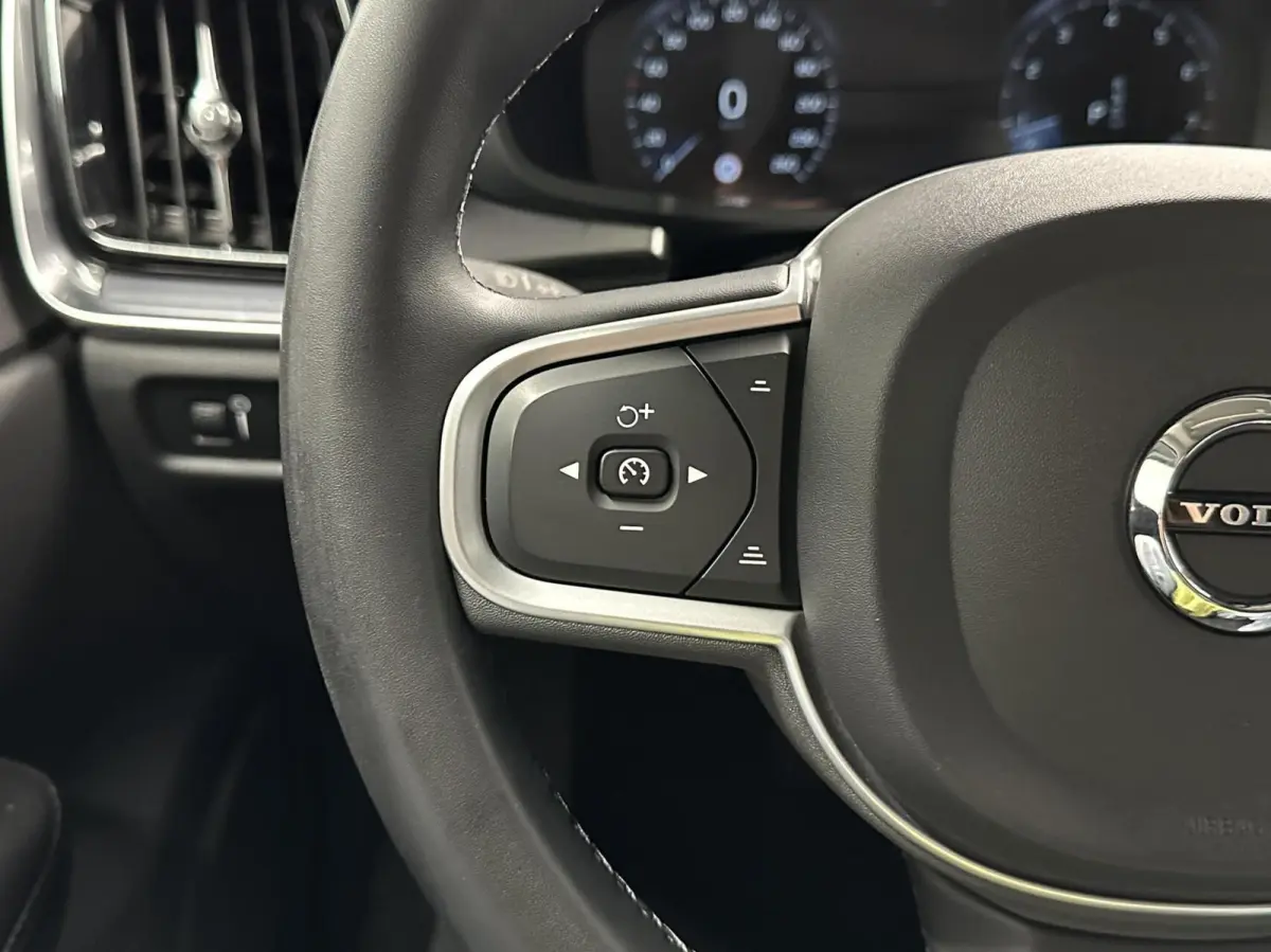 2.0 B3 Momentum Advantage TREKHAAK CARPLAY NAVI ADAPTIEF CRUISE CAMERA.