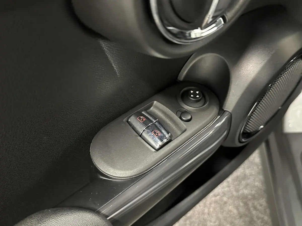1.5 Cooper Business Edition NAVI CARPLAY CRUISE LM 48000 KM.