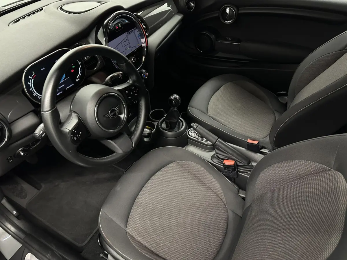 1.5 Cooper Business Edition NAVI CARPLAY CRUISE LM 48000 KM.