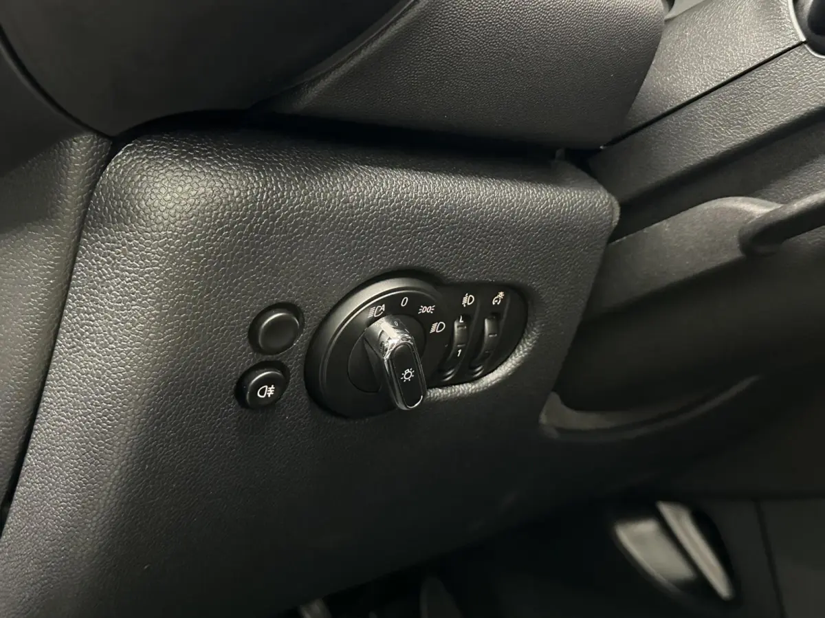 1.5 Cooper Business Edition NAVI CARPLAY CRUISE LM 48000 KM.