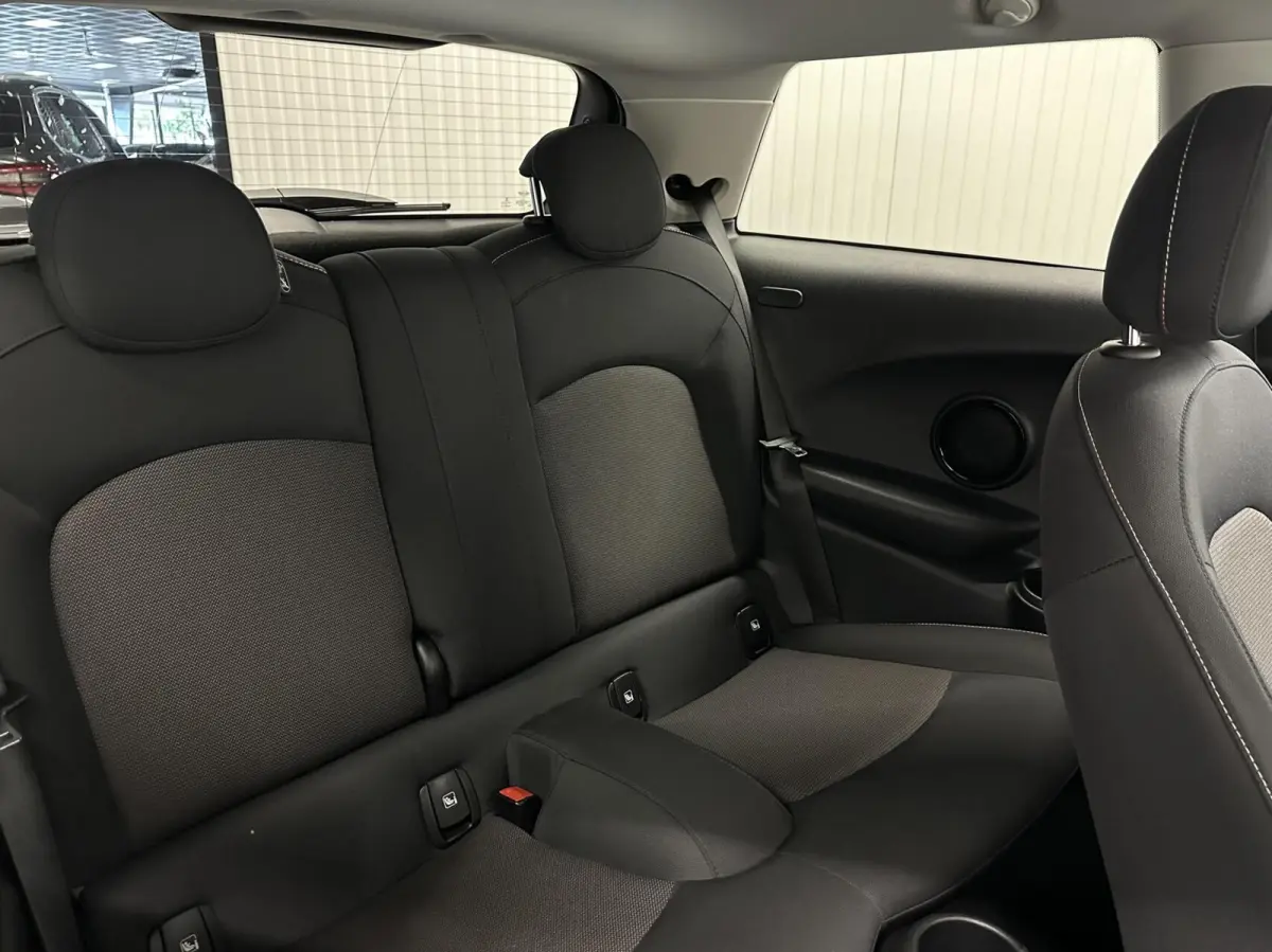 1.5 Cooper Business Edition NAVI CARPLAY CRUISE LM 48000 KM.