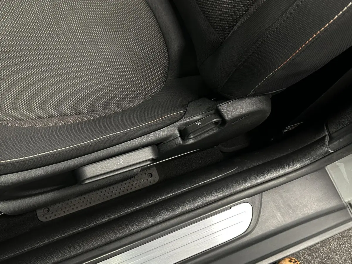 1.5 Cooper Business Edition NAVI CARPLAY CRUISE LM 48000 KM.