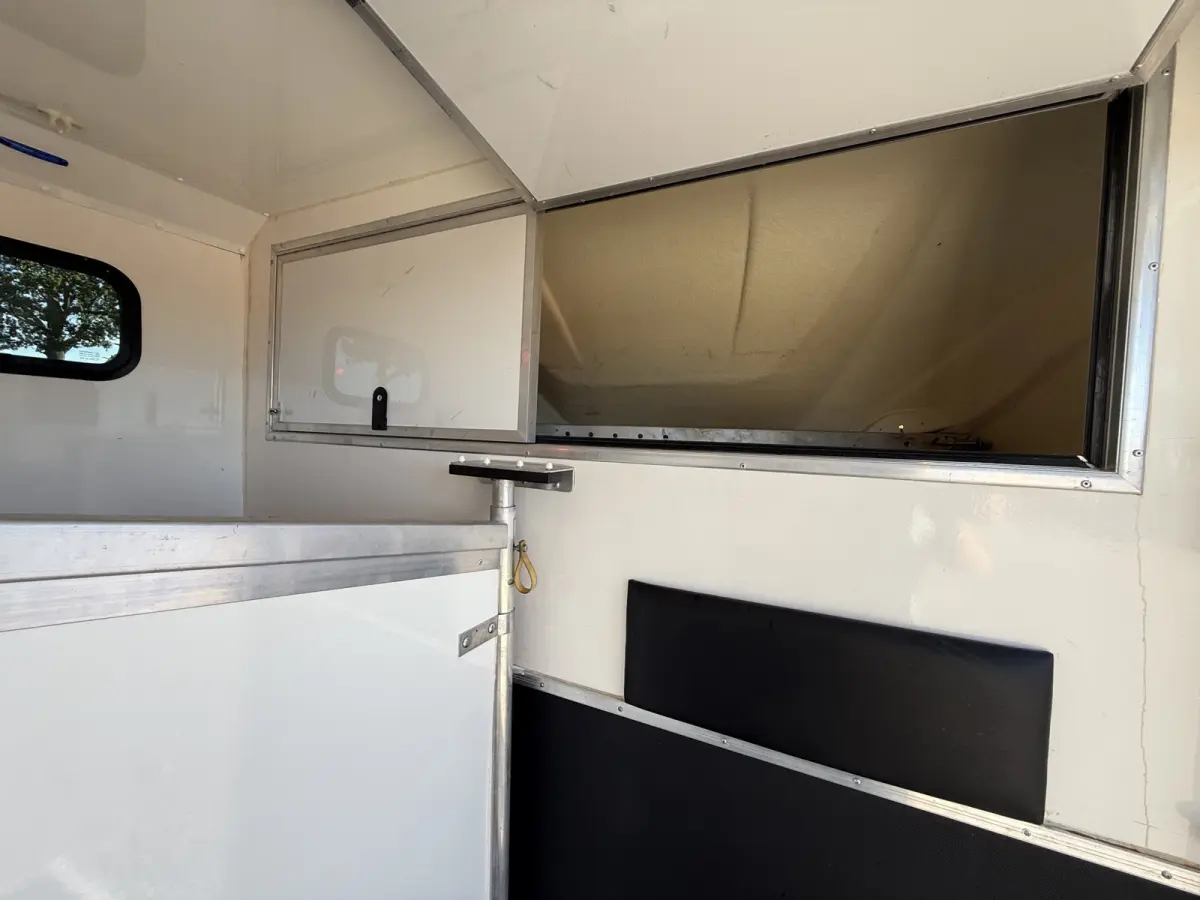 | HORSETRUCK | MVV | STALLION 3XL | 2015 | HENGST | MANUAL | 3-SEAT | 130PK | NO VAT | MARGE  | NEDERLANDS KENTEKEN