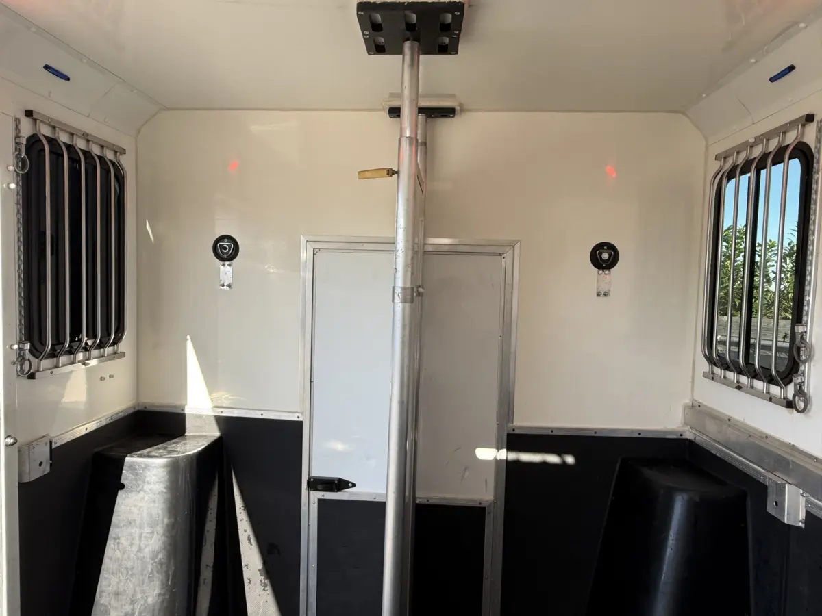 | HORSETRUCK | MVV | STALLION 3XL | 2015 | HENGST | MANUAL | 3-SEAT | 130PK | NO VAT | MARGE  | NEDERLANDS KENTEKEN