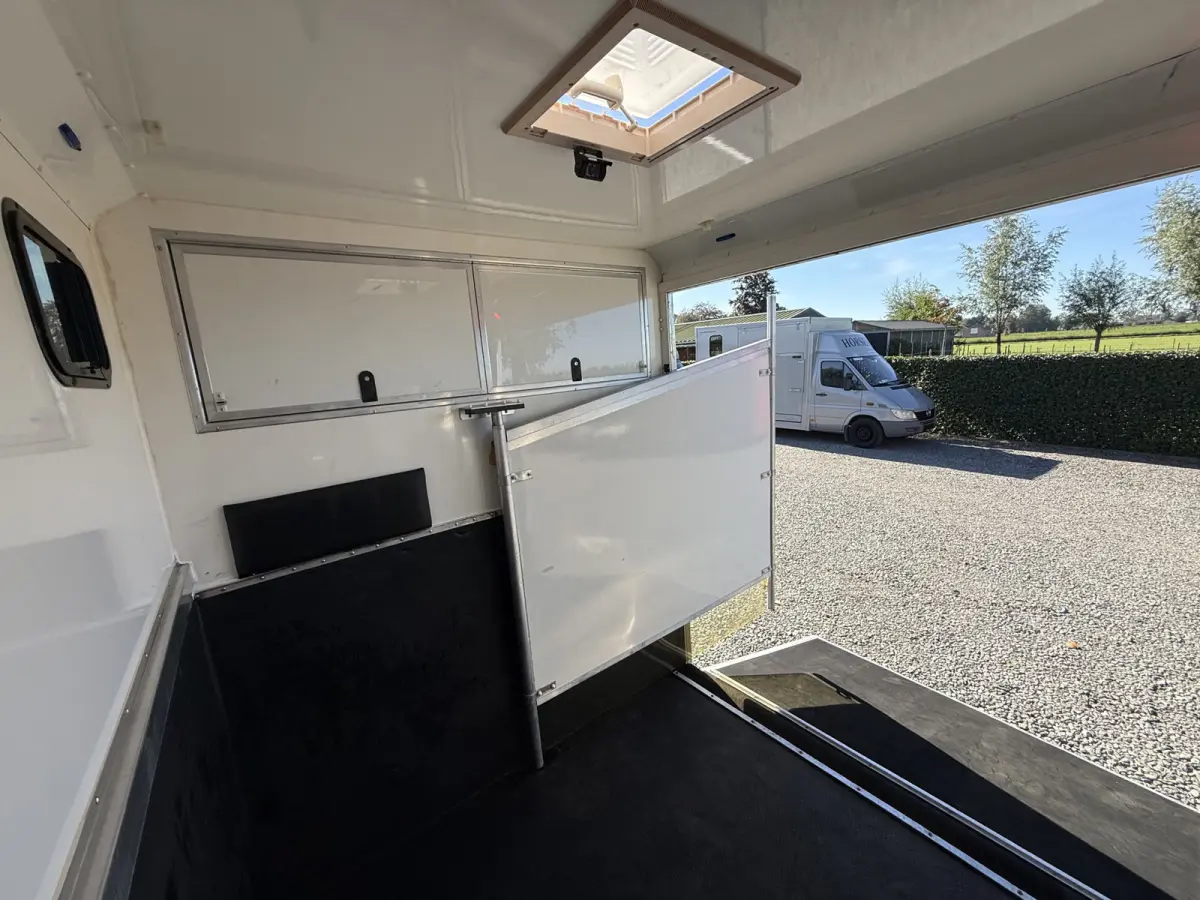 | HORSETRUCK | MVV | STALLION 3XL | 2015 | HENGST | MANUAL | 3-SEAT | 130PK | NO VAT | MARGE  | NEDERLANDS KENTEKEN