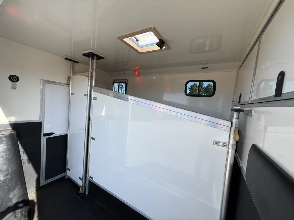 | HORSETRUCK | MVV | STALLION 3XL | 2015 | HENGST | MANUAL | 3-SEAT | 130PK | NO VAT | MARGE  | NEDERLANDS KENTEKEN