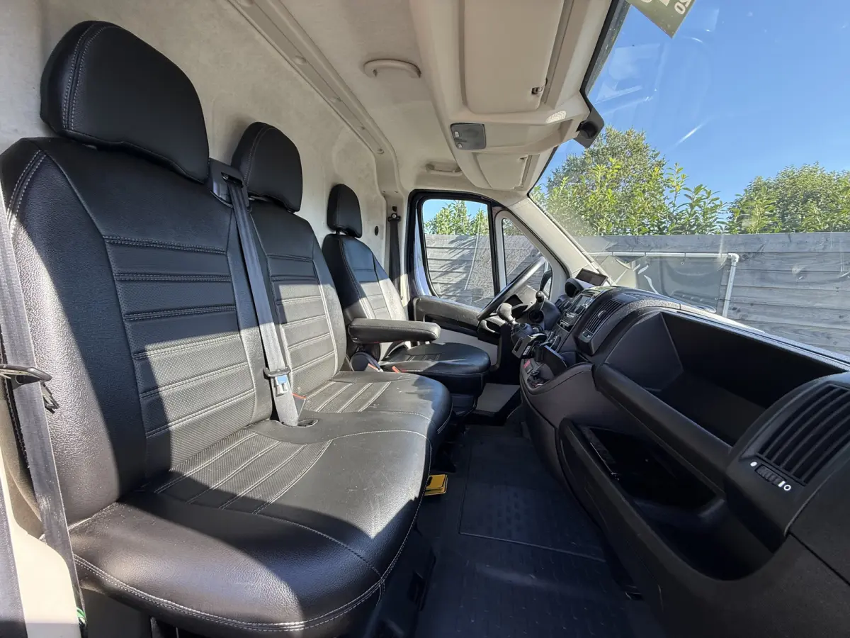 | HORSETRUCK | MVV | STALLION 3XL | 2015 | HENGST | MANUAL | 3-SEAT | 130PK | NO VAT | MARGE  | NEDERLANDS KENTEKEN