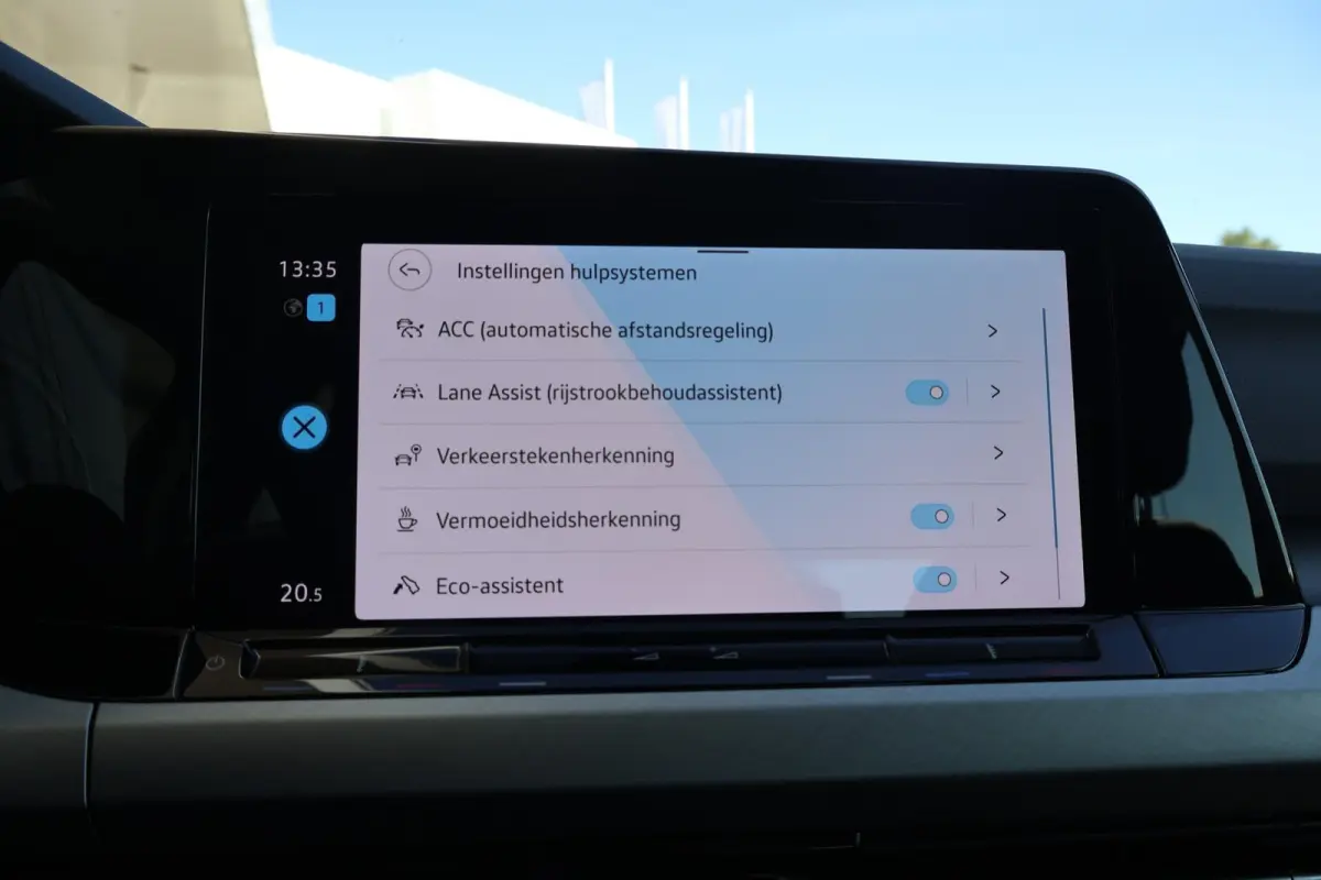 1.0 TSI 110pk Life | Navigatie | Camera | PDC | Adaptive Cruise