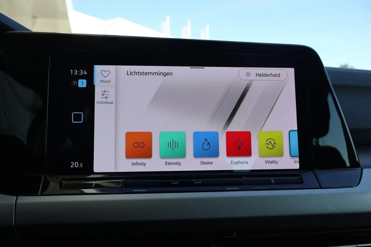 1.0 TSI 110pk Life | Navigatie | Camera | PDC | Adaptive Cruise