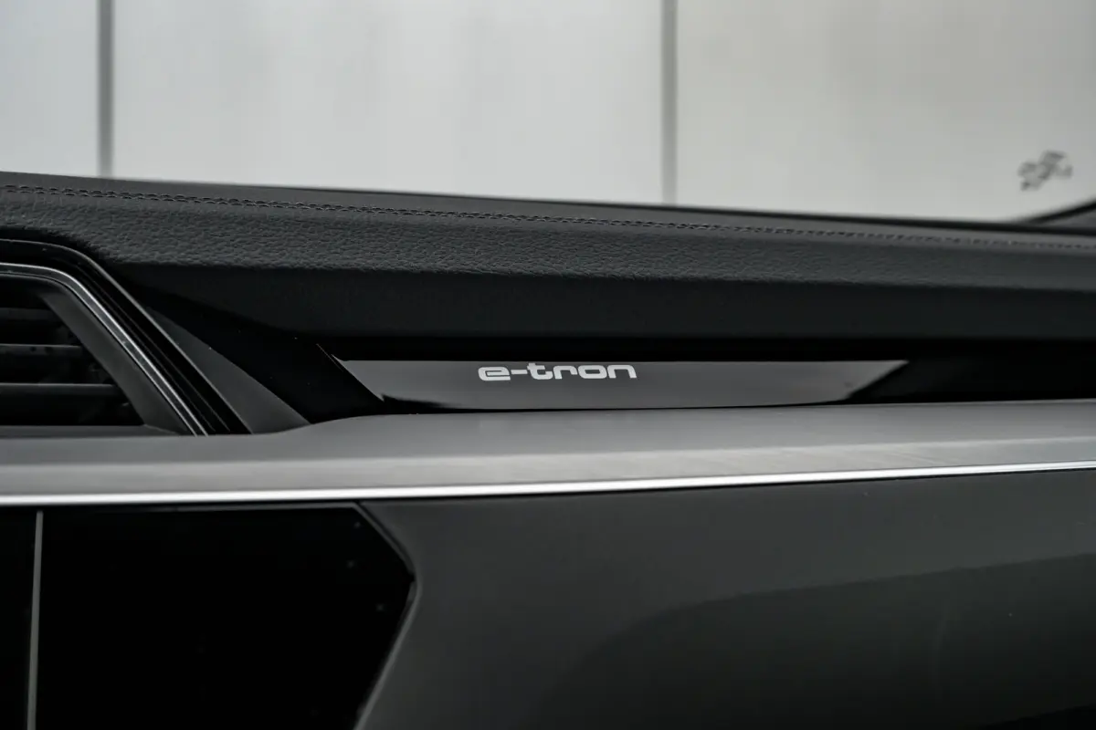 55 quattro S Edition 115 kWh 408PK | Elek. stoelen | Sfeerverlichting | 360 Camera | Comfort Sleutel | Matrix LED Koplampen