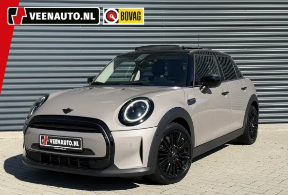 1.5 Cooper Pano/Leder/Camera/Apple