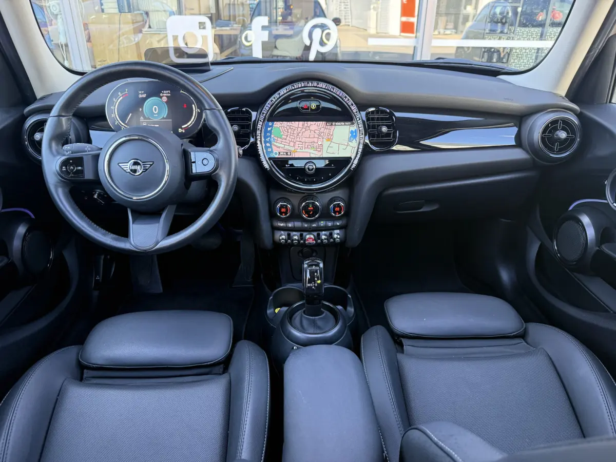 1.5 Cooper Pano/Leder/Camera/Apple