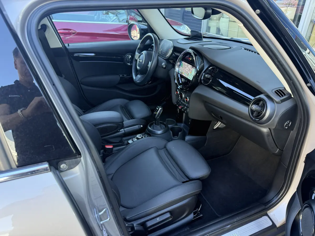 1.5 Cooper Pano/Leder/Camera/Apple