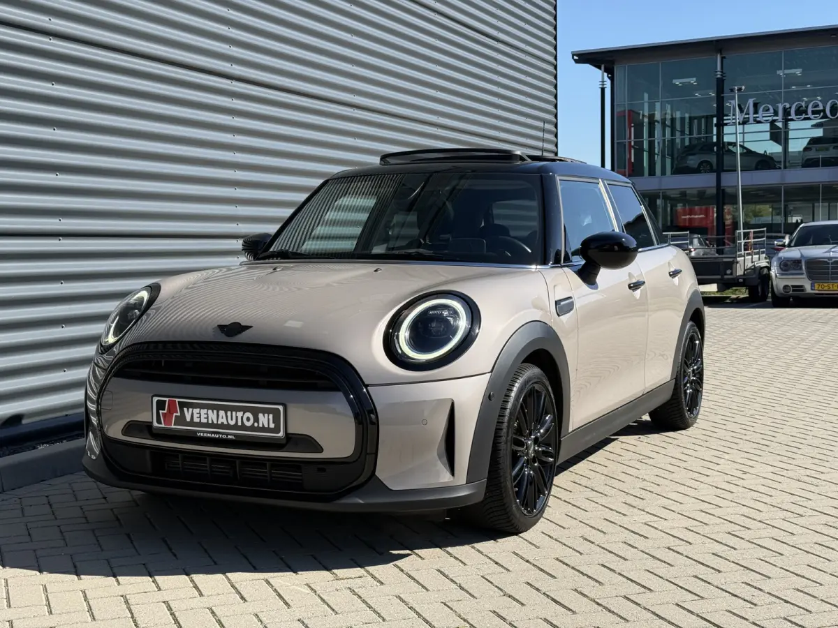 1.5 Cooper Pano/Leder/Camera/Apple