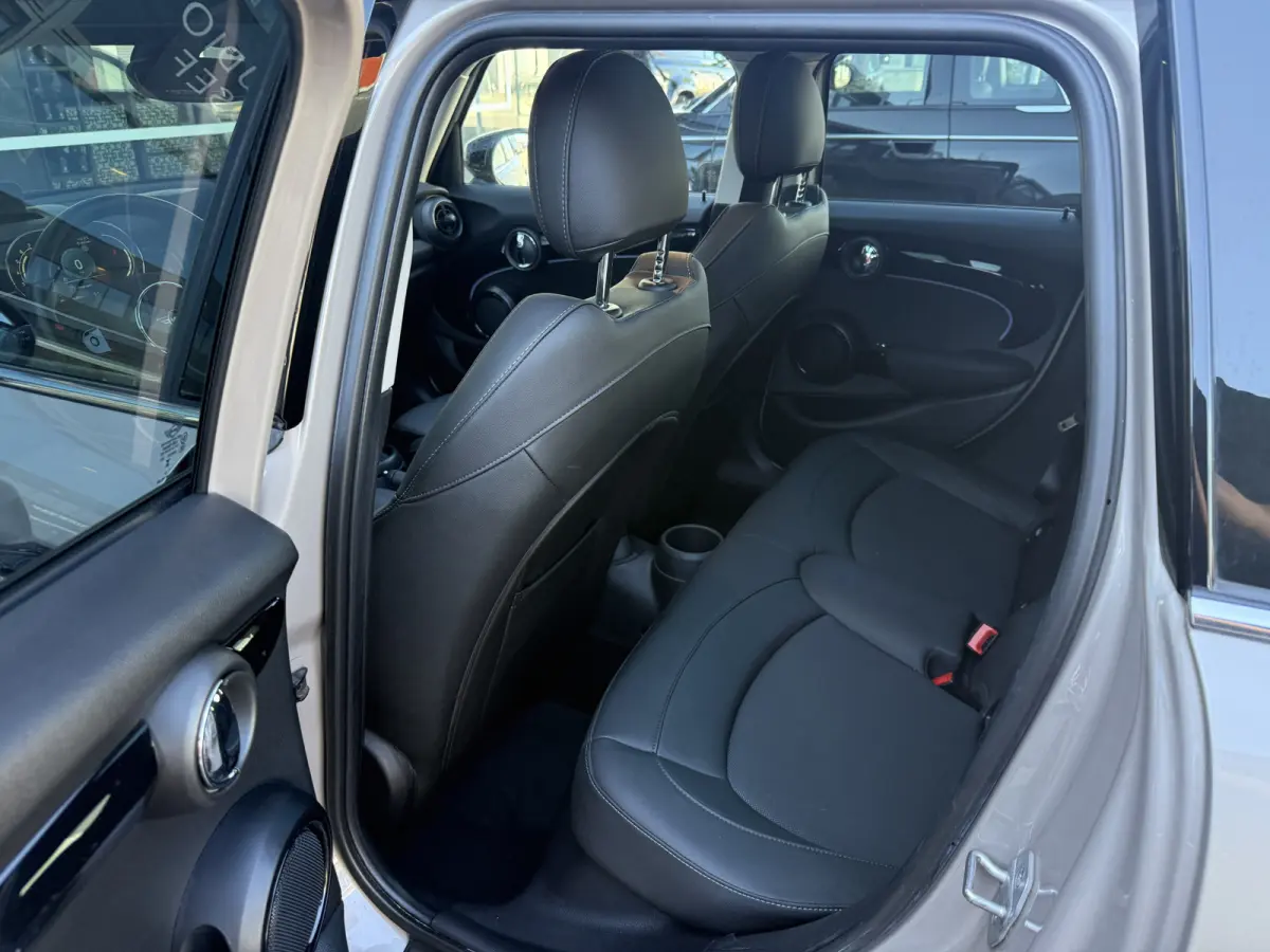1.5 Cooper Pano/Leder/Camera/Apple