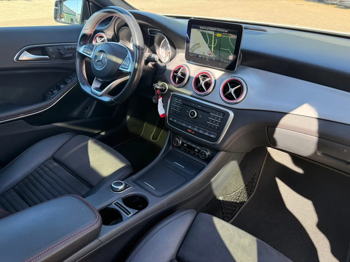 250 4Matic Prestige AMG l Panoramadak l Camera l Climate l Memory l Dynamic Select l Trekhaak l ILS l