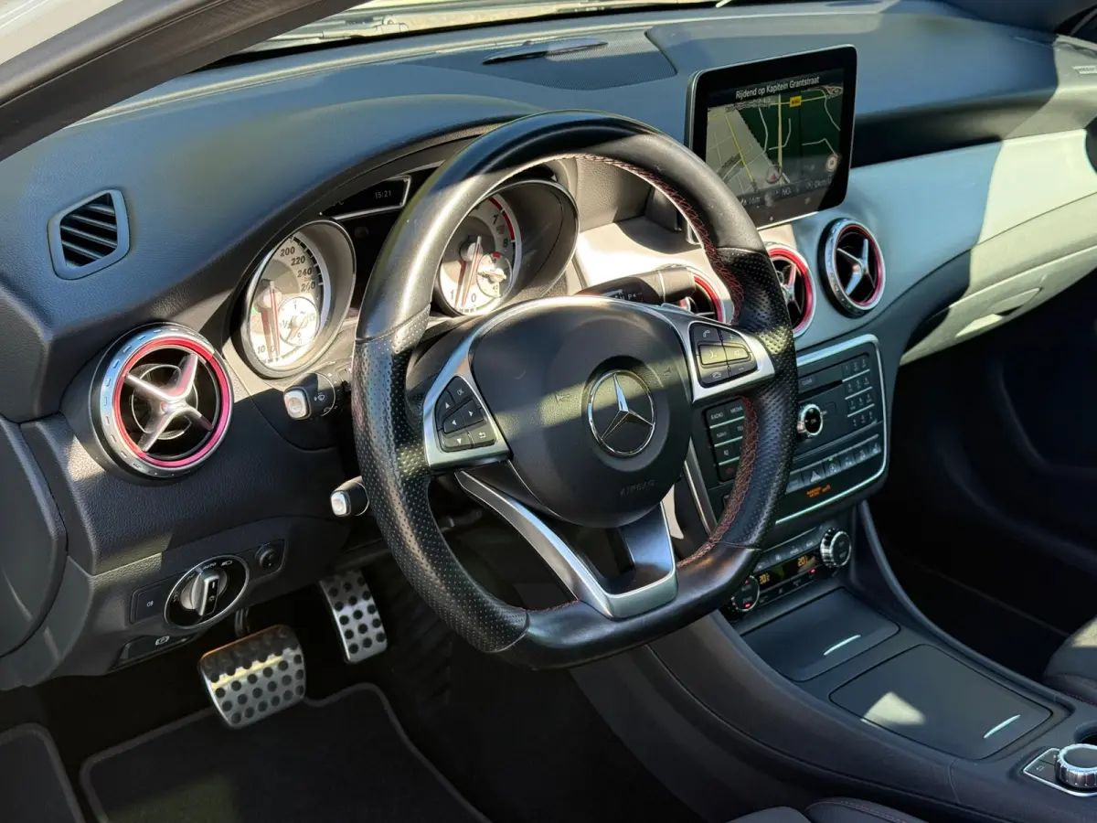 250 4Matic Prestige AMG l Panoramadak l Camera l Climate l Memory l Dynamic Select l Trekhaak l ILS l