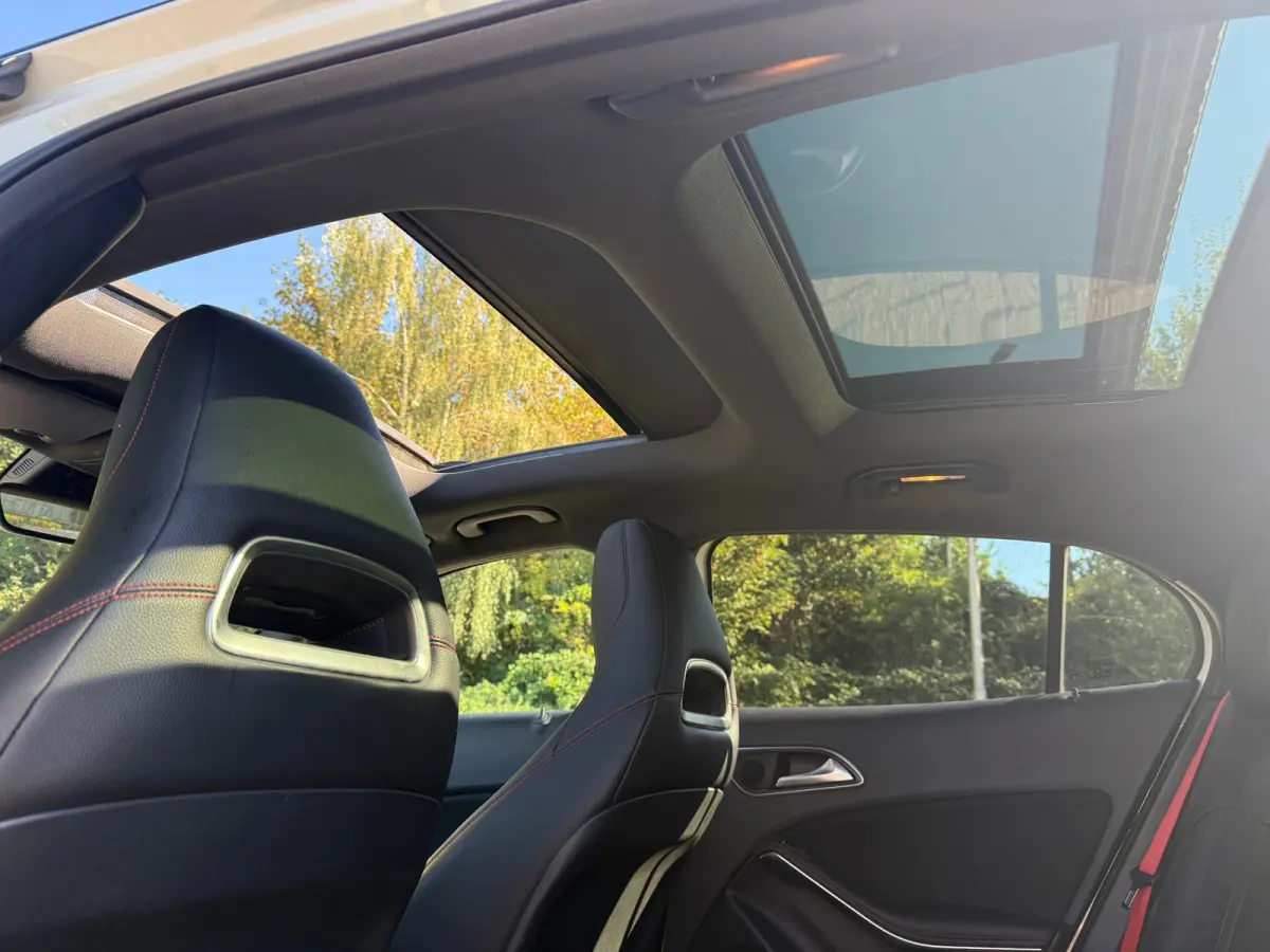 250 4Matic Prestige AMG l Panoramadak l Camera l Climate l Memory l Dynamic Select l Trekhaak l ILS l