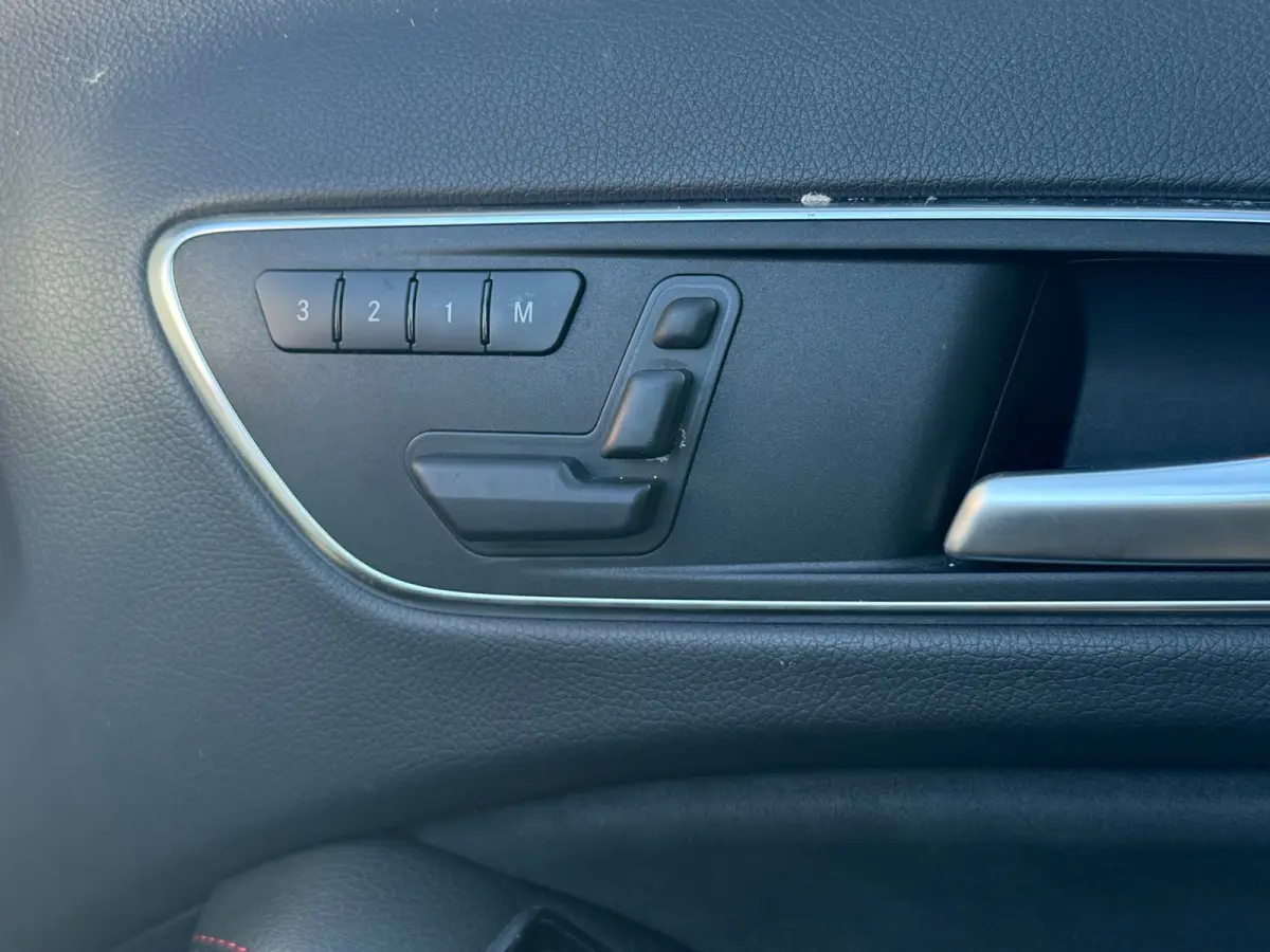 250 4Matic Prestige AMG l Panoramadak l Camera l Climate l Memory l Dynamic Select l Trekhaak l ILS l