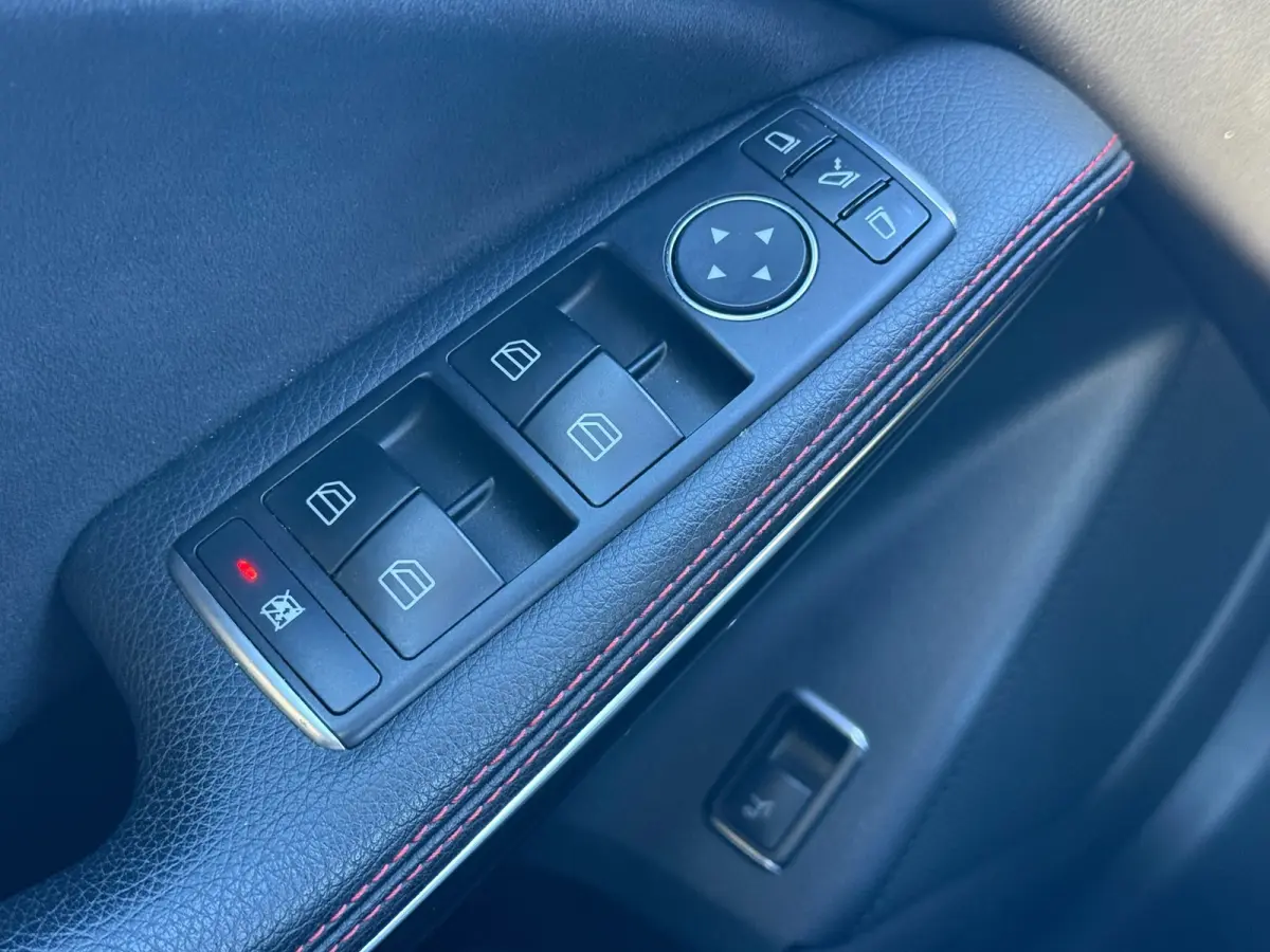 250 4Matic Prestige AMG l Panoramadak l Camera l Climate l Memory l Dynamic Select l Trekhaak l ILS l