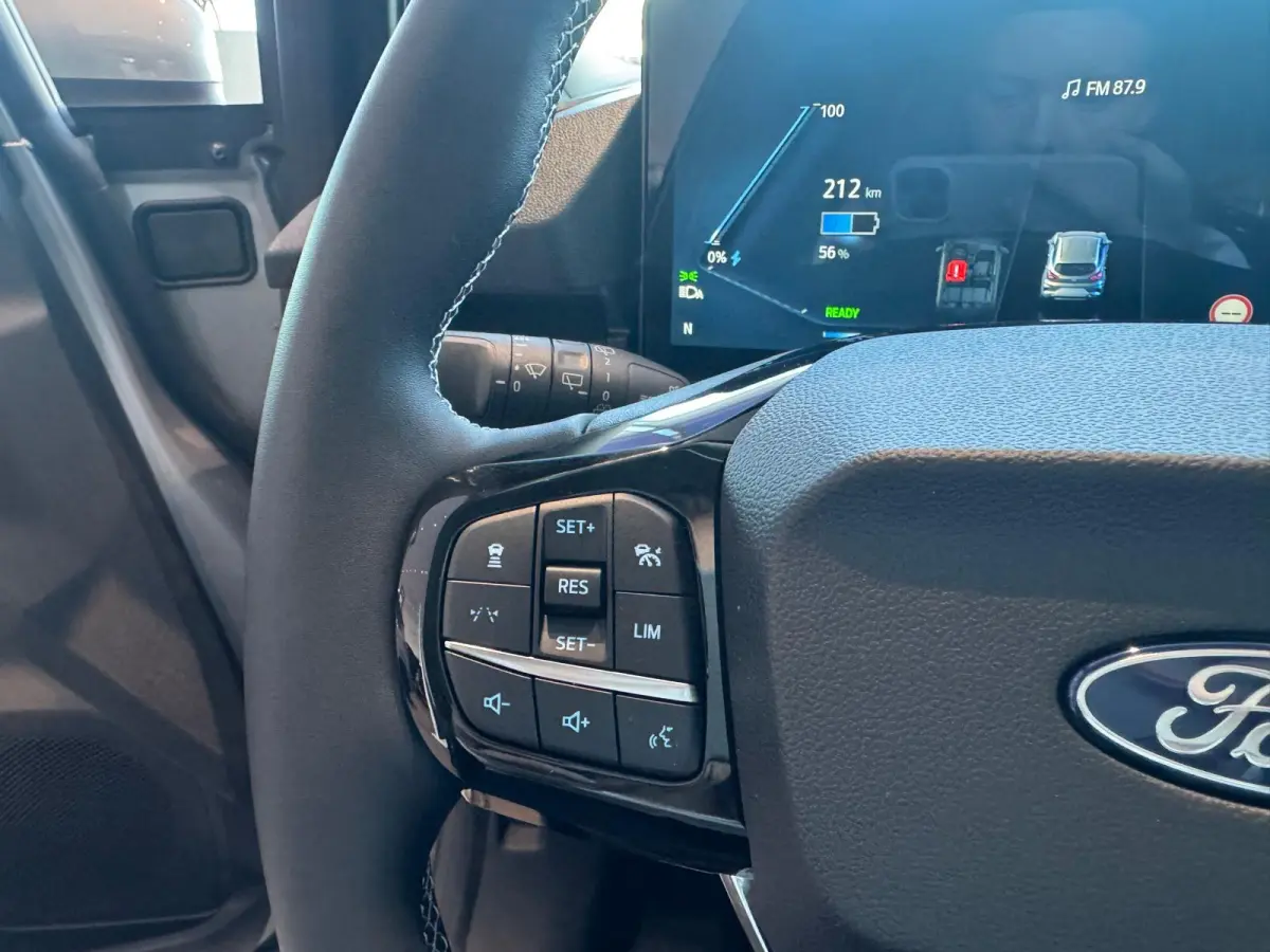Premium FWD 47 kWh | Winterpack | Dodehoekdetectie | B&O Audiosysteem | Adaptive Cruise Ctrl. | Achteruitrijcamera | Elek. Achterklep | Afneembare Trekhaak | Panorama Dak |