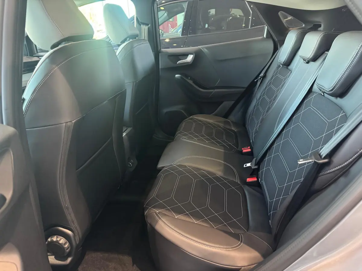 Premium FWD 47 kWh | Winterpack | Dodehoekdetectie | B&O Audiosysteem | Adaptive Cruise Ctrl. | Achteruitrijcamera | Elek. Achterklep | Afneembare Trekhaak | Panorama Dak |