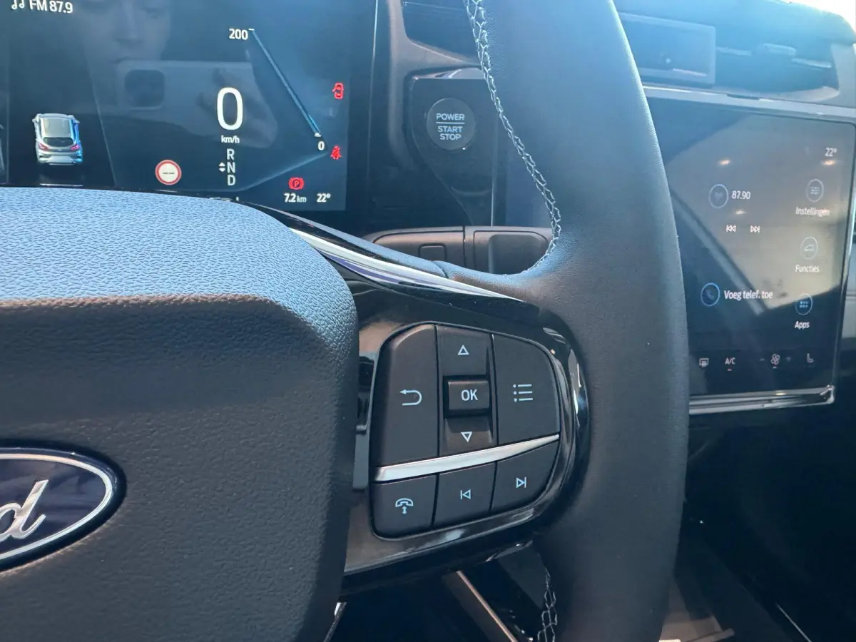 Premium FWD 47 kWh | Winterpack | Dodehoekdetectie | B&O Audiosysteem | Adaptive Cruise Ctrl. | Achteruitrijcamera | Elek. Achterklep | Afneembare Trekhaak | Panorama Dak |