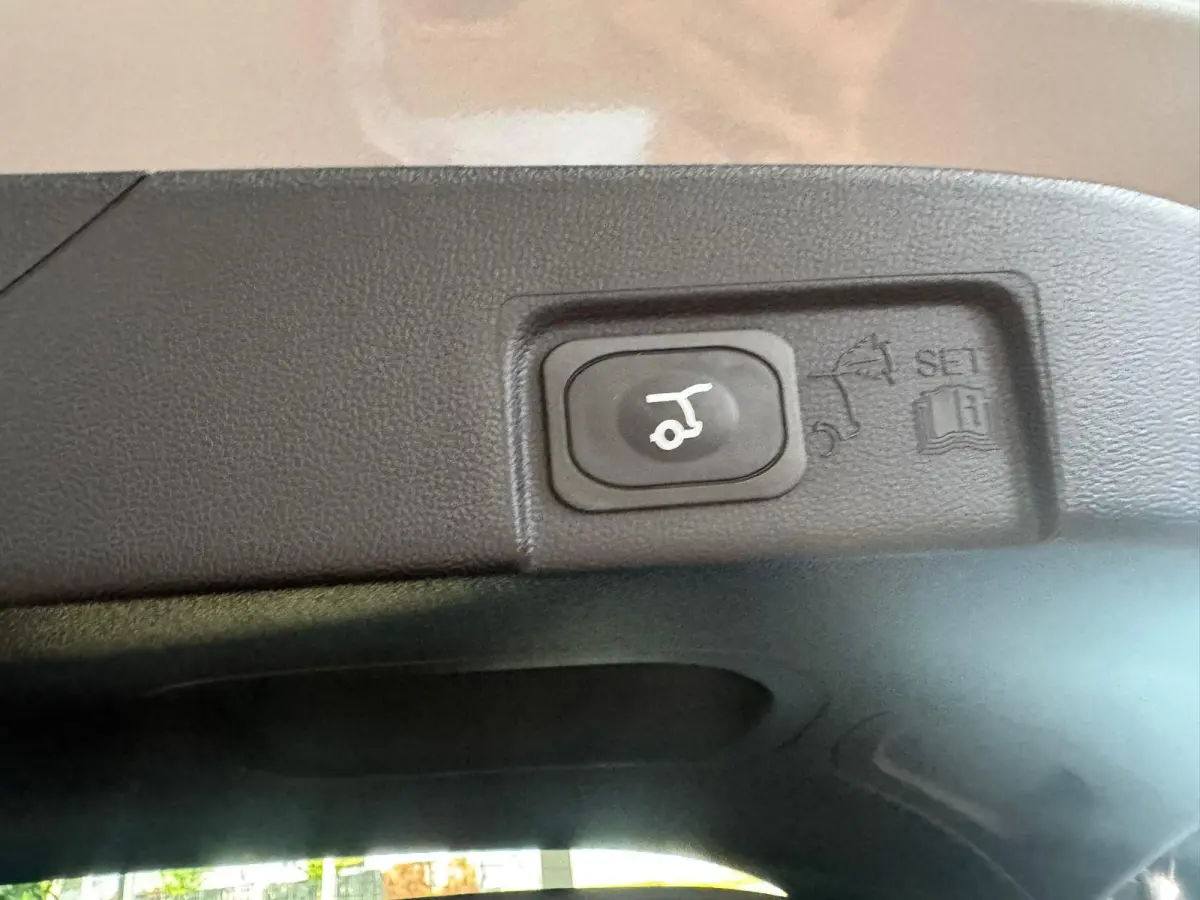 Premium FWD 47 kWh | Winterpack | Dodehoekdetectie | B&O Audiosysteem | Adaptive Cruise Ctrl. | Achteruitrijcamera | Elek. Achterklep | Afneembare Trekhaak | Panorama Dak |