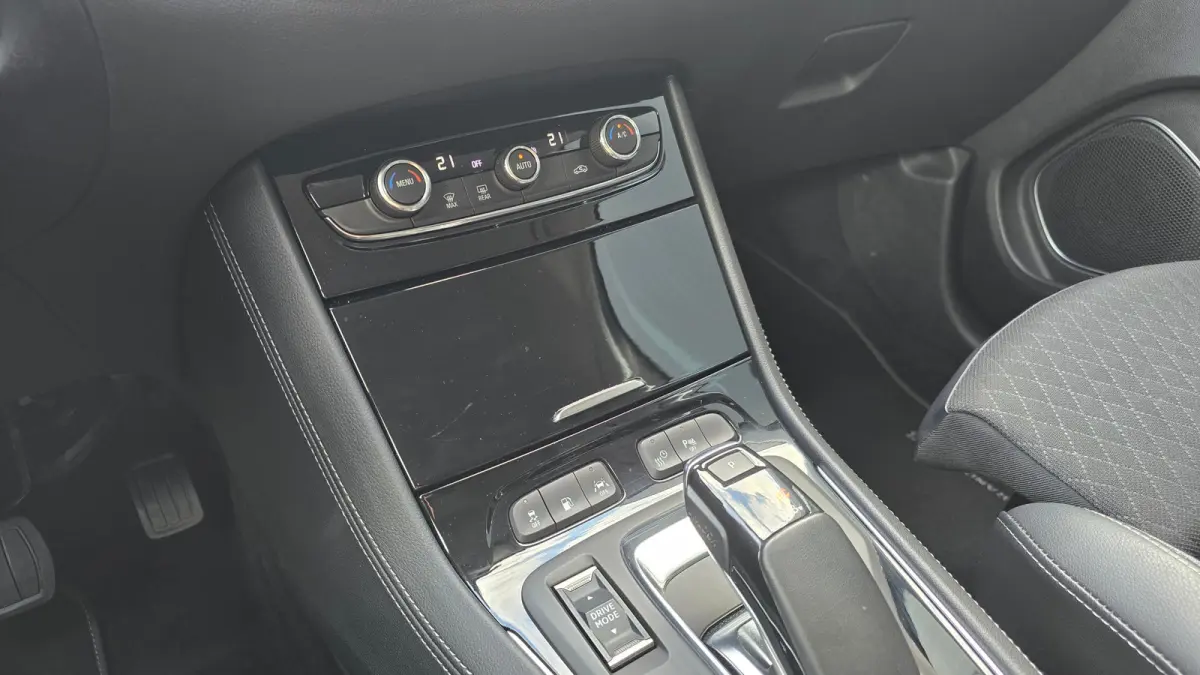 - 1.6 Turbo Hybrid Business Elegance | Trekhaak | 360 Camera | Dodehoeksensor | Navigatie