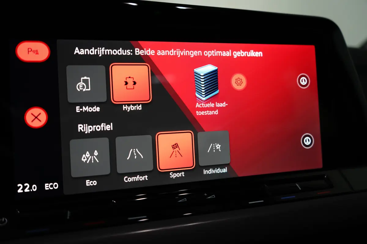 1.4 eHybrid Style | Adaptive Cruise Control / Automaat / Ergo bestuurdersstoel (elektrisch verstelbaar en massagefunctie) / Climate Control / Apple Carlay & Android Auto / | Apple Carplay/An