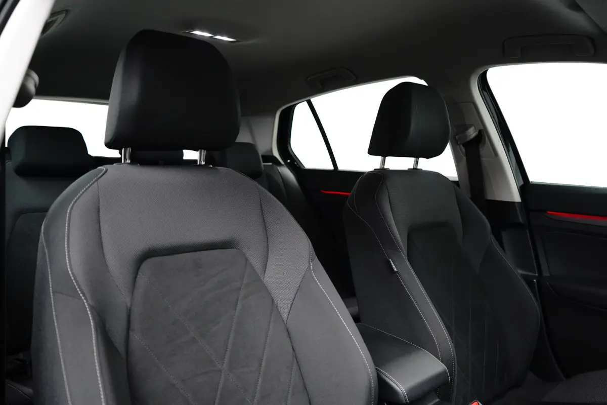1.4 eHybrid Style | Adaptive Cruise Control / Automaat / Ergo bestuurdersstoel (elektrisch verstelbaar en massagefunctie) / Climate Control / Apple Carlay & Android Auto / | Apple Carplay/An