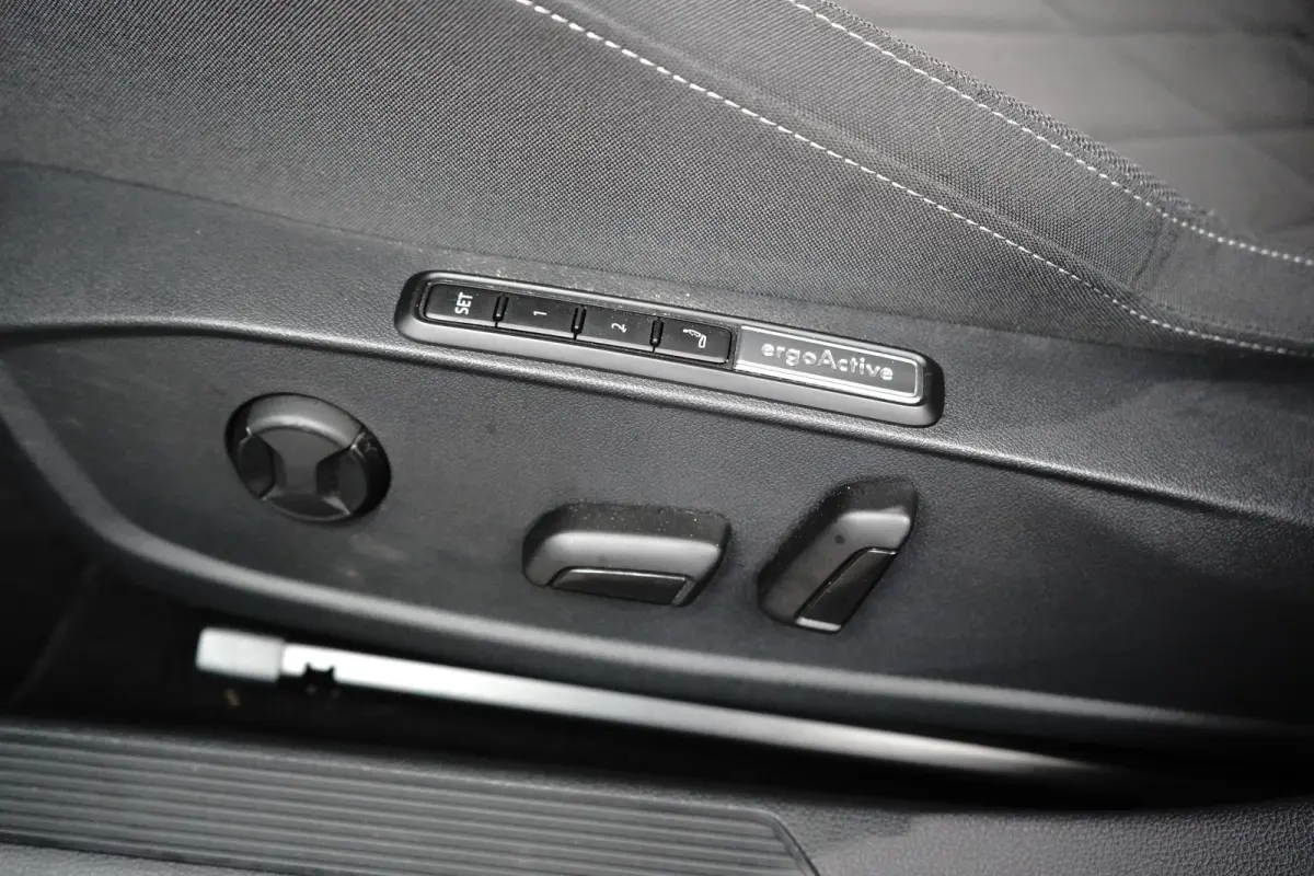 1.4 eHybrid Style | Adaptive Cruise Control / Automaat / Ergo bestuurdersstoel (elektrisch verstelbaar en massagefunctie) / Climate Control / Apple Carlay & Android Auto / | Apple Carplay/An