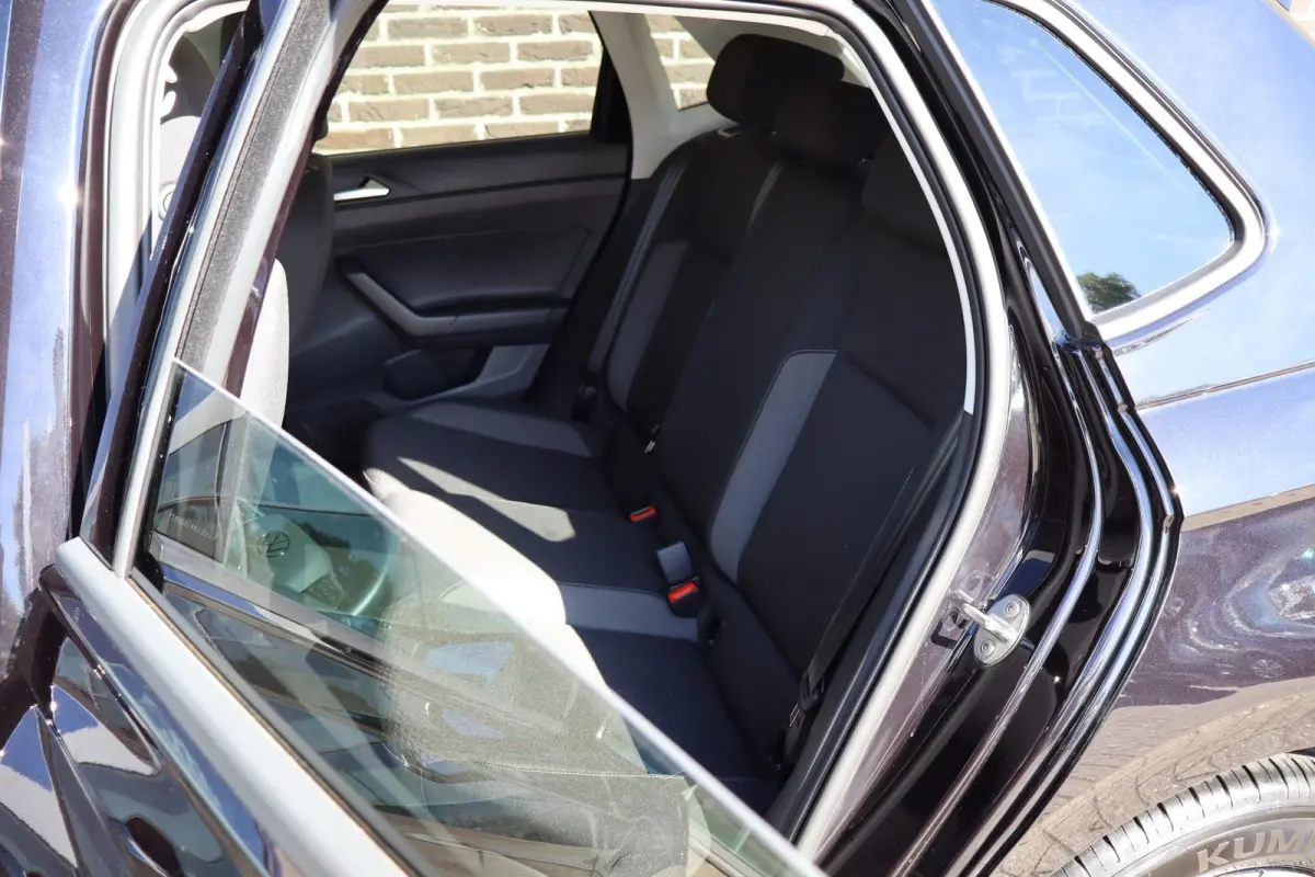 1.0 TSI 95pk Life Edition | Achteruitrijcamera | 35% Getint Glas | Airconditioning