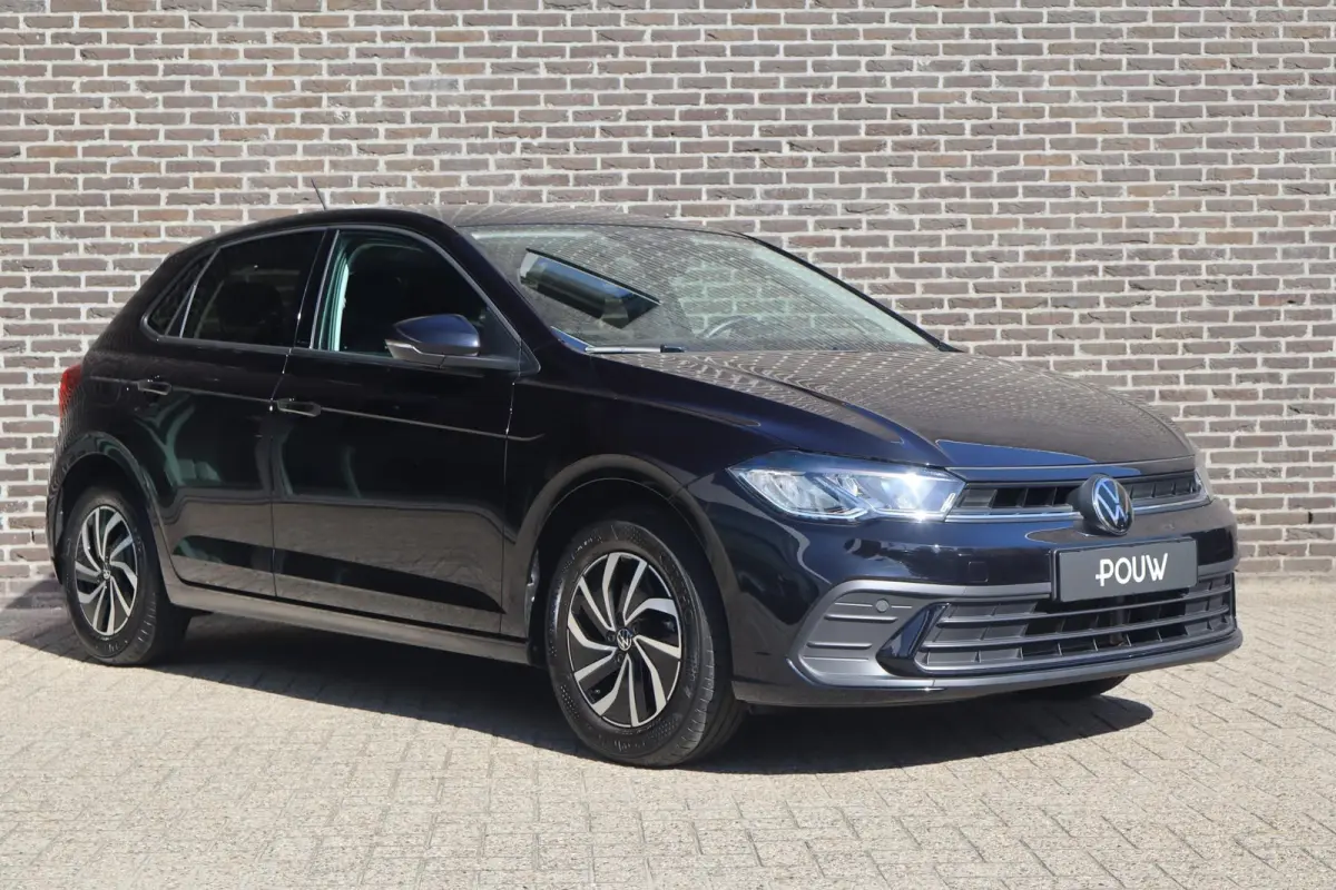 1.0 TSI 95pk Life Edition | Achteruitrijcamera | 35% Getint Glas | Airconditioning