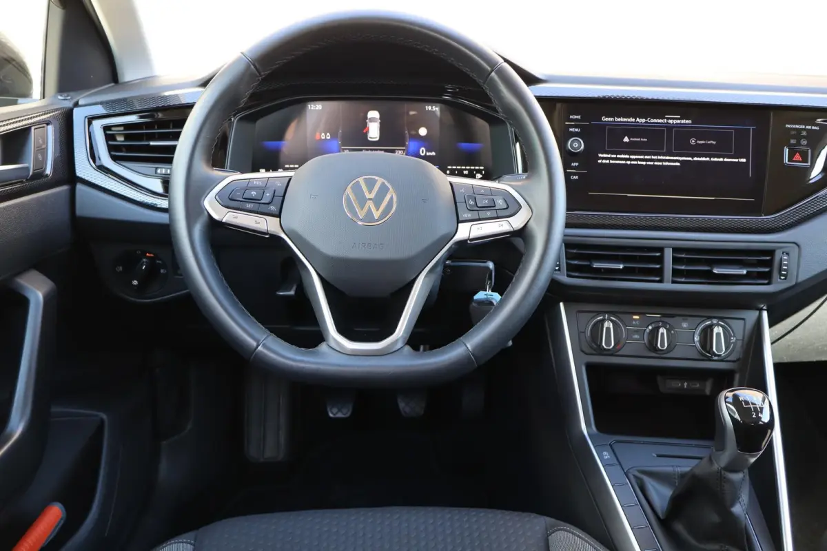 1.0 TSI 95pk Life Edition | Achteruitrijcamera | 35% Getint Glas | Airconditioning