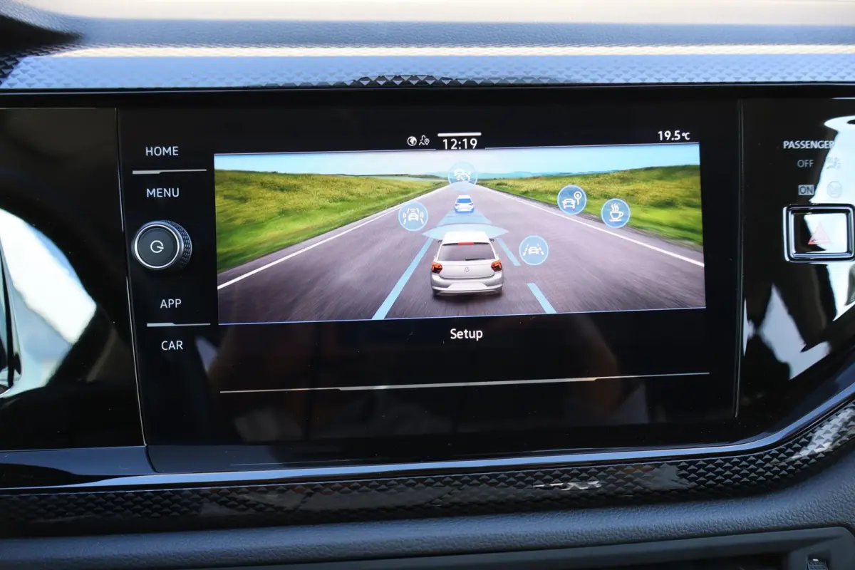 1.0 TSI 95pk Life Edition | Achteruitrijcamera | 35% Getint Glas | Airconditioning
