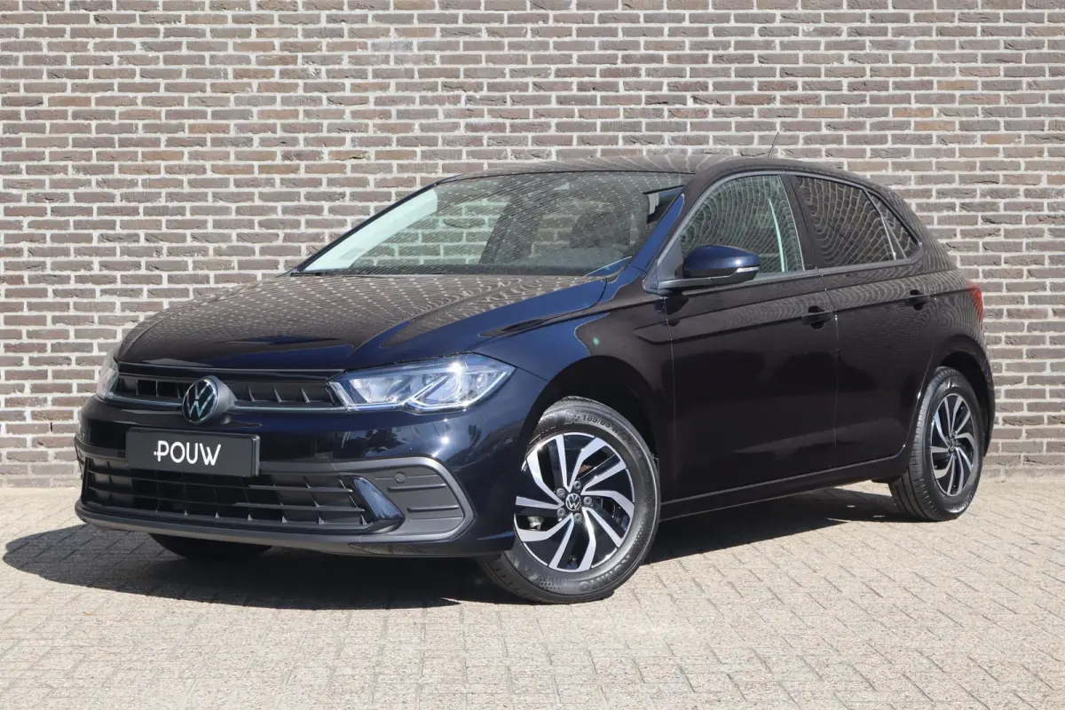 1.0 TSI 95pk Life Edition | Achteruitrijcamera | 35% Getint Glas | Airconditioning