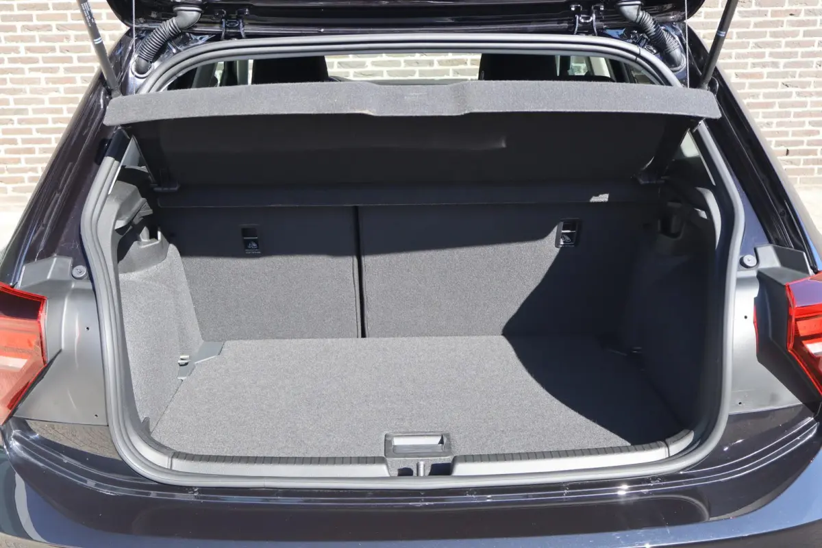 1.0 TSI 95pk Life Edition | Achteruitrijcamera | 35% Getint Glas | Airconditioning