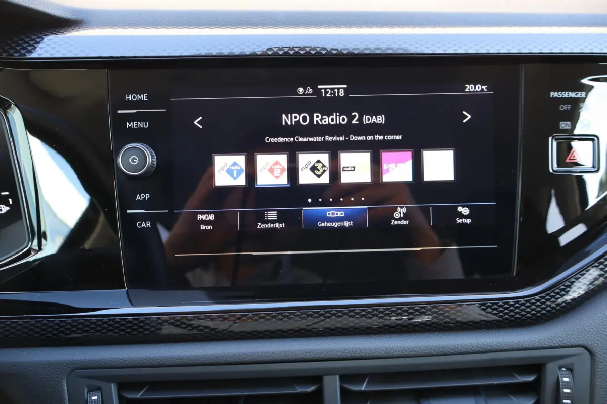 1.0 TSI 95pk Life Edition | Achteruitrijcamera | 35% Getint Glas | Airconditioning