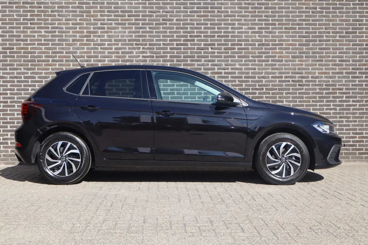 1.0 TSI 95pk Life Edition | Achteruitrijcamera | 35% Getint Glas | Airconditioning