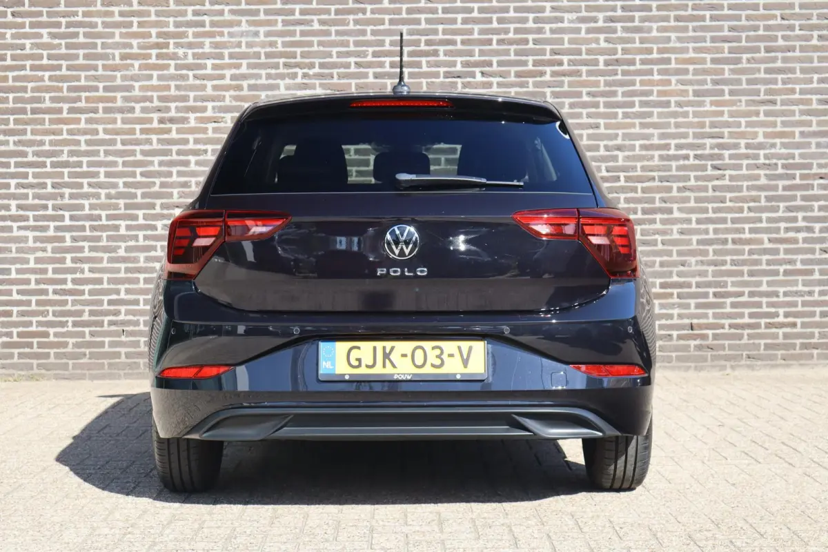 1.0 TSI 95pk Life Edition | Achteruitrijcamera | 35% Getint Glas | Airconditioning