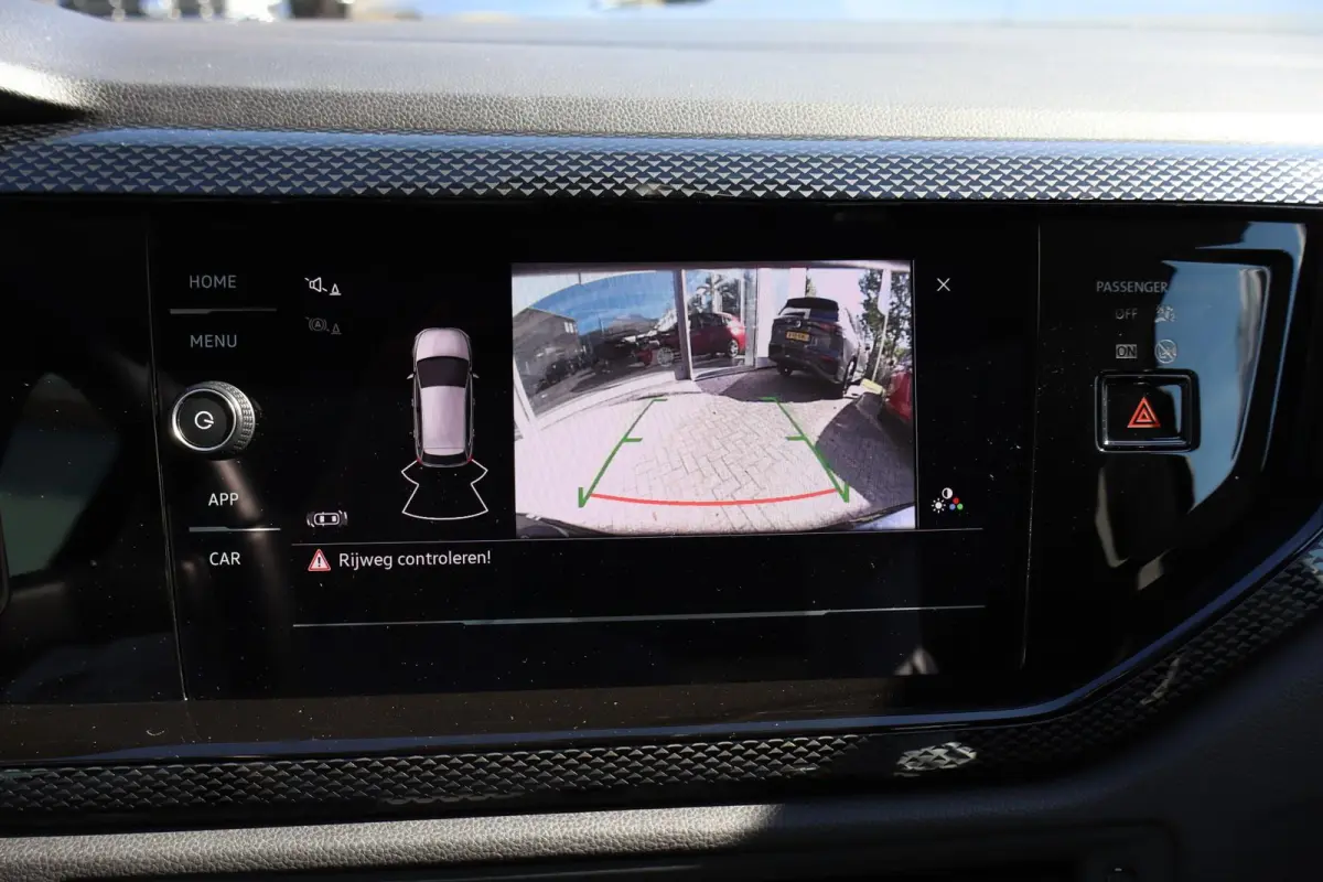 1.0 TSI 95pk Life Edition | Achteruitrijcamera | 35% Getint Glas | Airconditioning