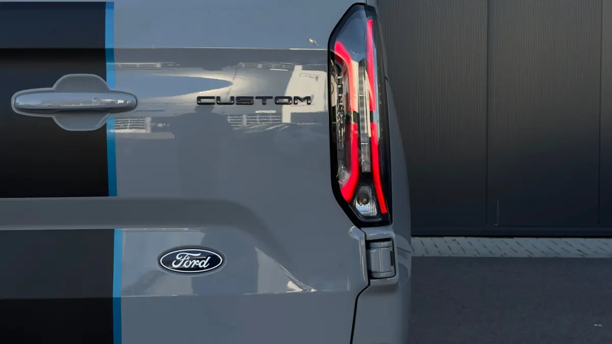 320 2.5 PHEV L2H1 Sport DC | Elec. Verstelbare Stoel | Trekhaak Wegklapbaar | Led | Dubbele Schuifdeur