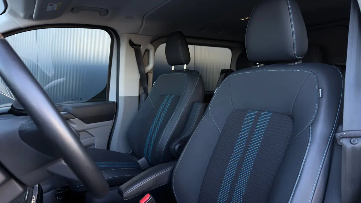 320 2.5 PHEV L2H1 Sport DC | Elec. Verstelbare Stoel | Trekhaak Wegklapbaar | Led | Dubbele Schuifdeur