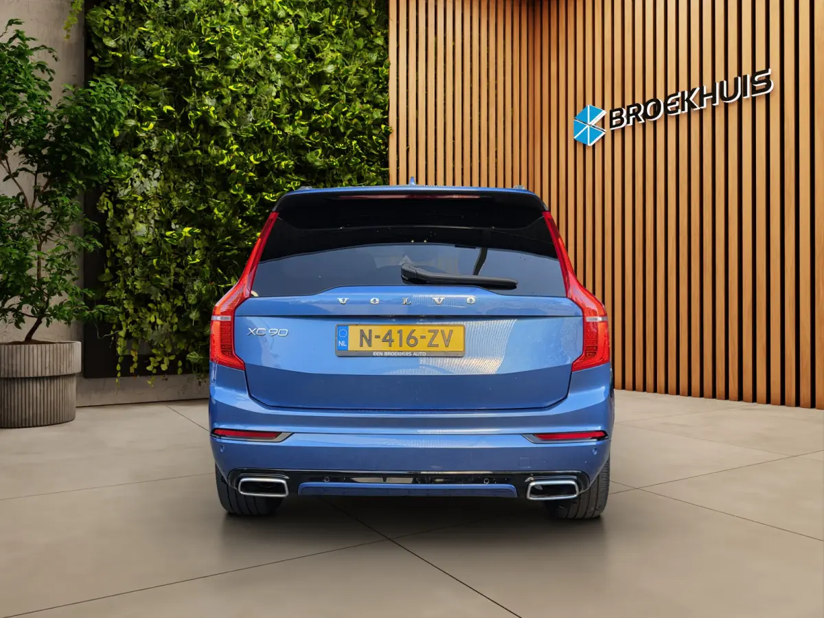 2.0 T8 Twin Engine AWD R-Design | Luchtvering | Trekhaak | Pano | HUD | Memory | 22" Velgen
