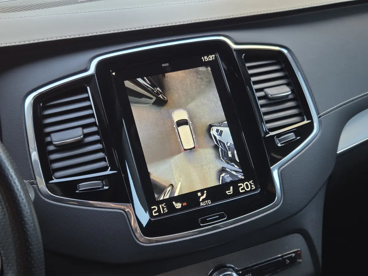 2.0 T8 Twin Engine AWD R-Design | Luchtvering | Trekhaak | Pano | HUD | Memory | 22" Velgen