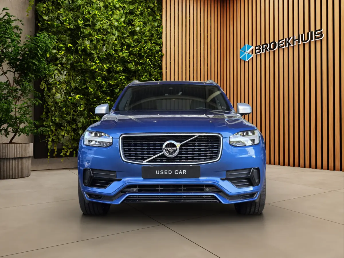 2.0 T8 Twin Engine AWD R-Design | Luchtvering | Trekhaak | Pano | HUD | Memory | 22" Velgen