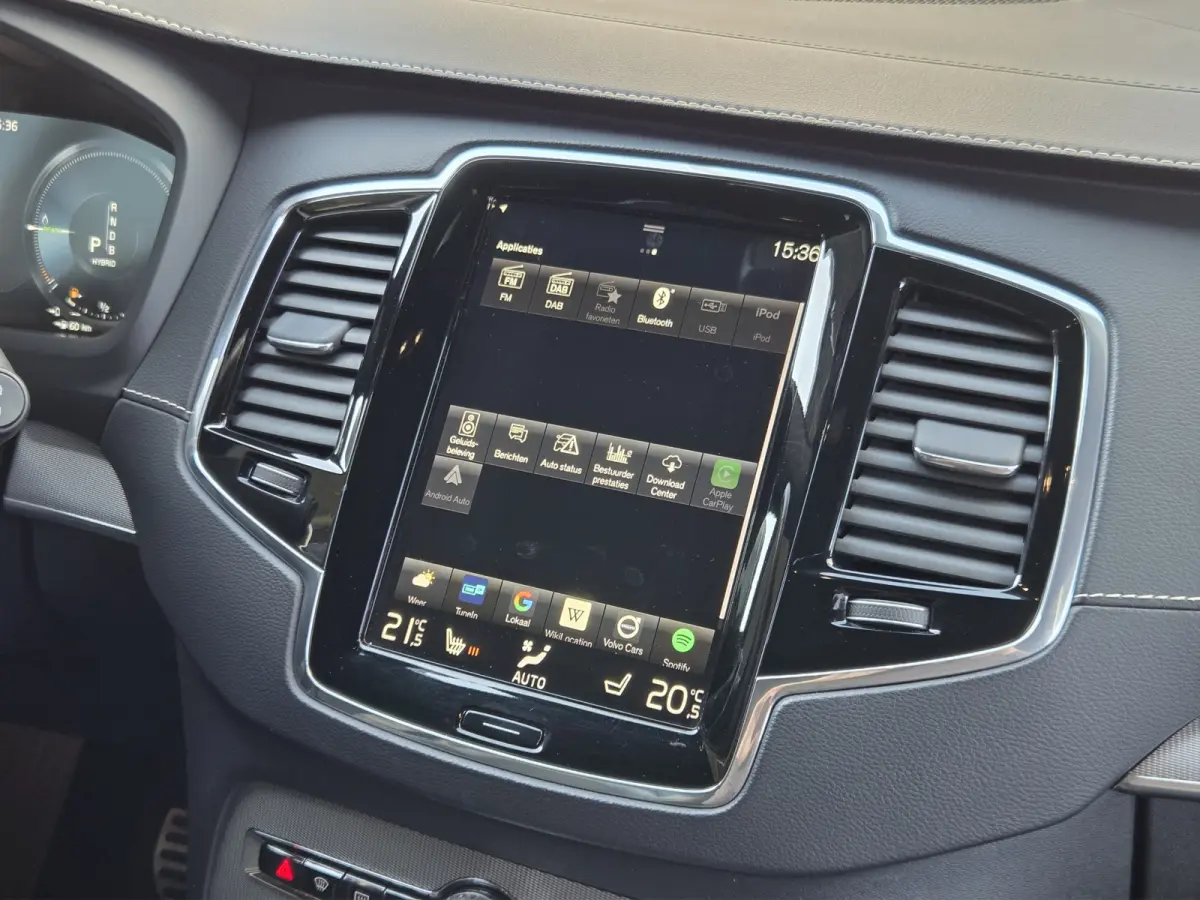 2.0 T8 Twin Engine AWD R-Design | Luchtvering | Trekhaak | Pano | HUD | Memory | 22" Velgen