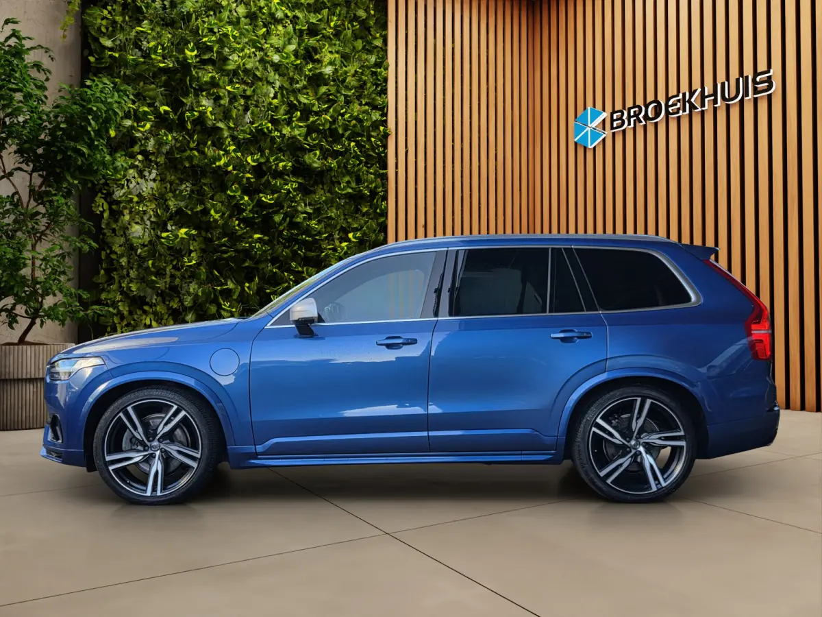 2.0 T8 Twin Engine AWD R-Design | Luchtvering | Trekhaak | Pano | HUD | Memory | 22" Velgen